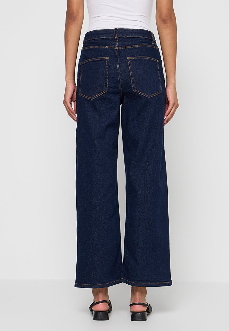 ONLY Petite Flared Jeans Media 3