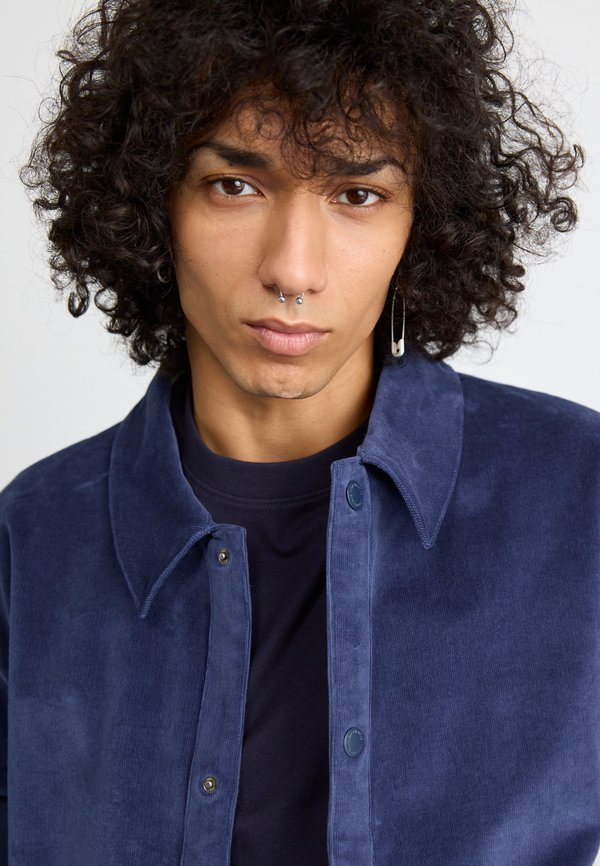 New Balance OVERSHIRT