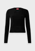 Schwarzer, langärmeliger, taillierter Crewneck-Pullover mit dezentem Logo-Detail und rotem Diesel-Label im Halsbereich.