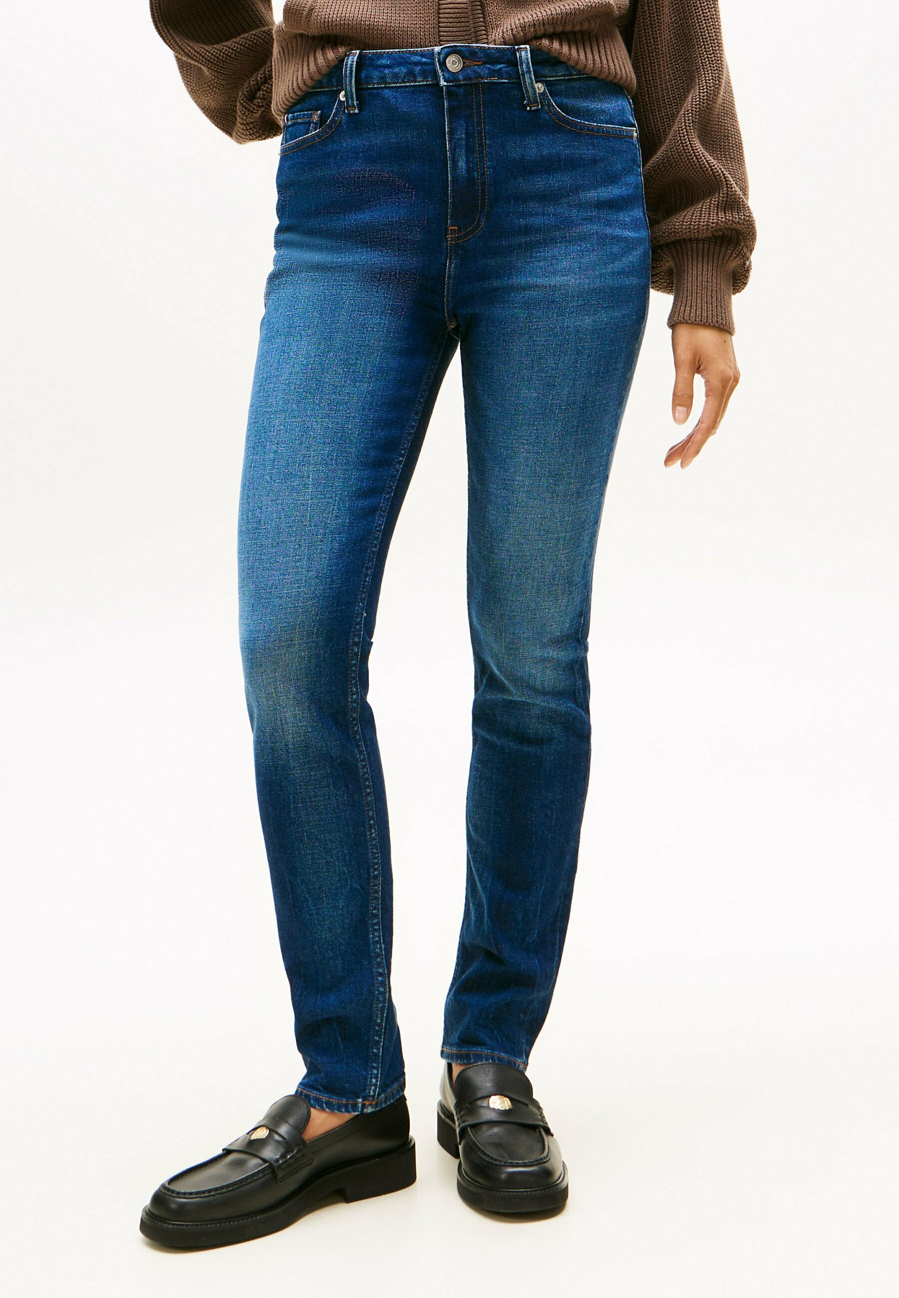FADED MID RISE SLIM JEANS Media 3