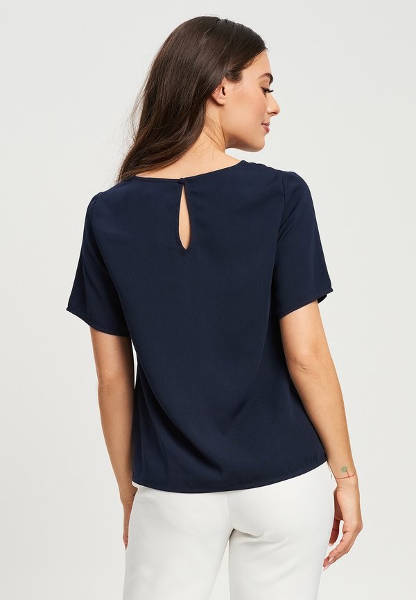 REUX LEE V NECK