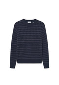 Marineblauer Strickpullover mit einem strukturierten Muster aus wechselnden horizontalen Streifen. Mit Rippenbündchen an den Ärmeln und am Ausschnitt, gefertigt aus einem weichen Stoff.