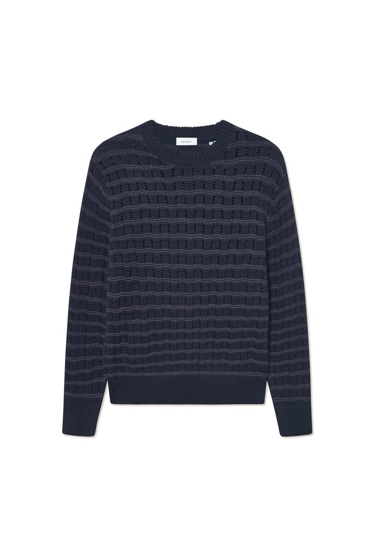 Marineblauer Strickpullover mit einem strukturierten Muster aus wechselnden horizontalen Streifen. Mit Rippenbündchen an den Ärmeln und am Ausschnitt, gefertigt aus einem weichen Stoff.