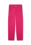 Rosa Denim-Hosen mit geradem Bein, zwei vorderen Taschen und einer seitlichen Cargo-Tasche. Glatter Stoff mit robuster Naht.
