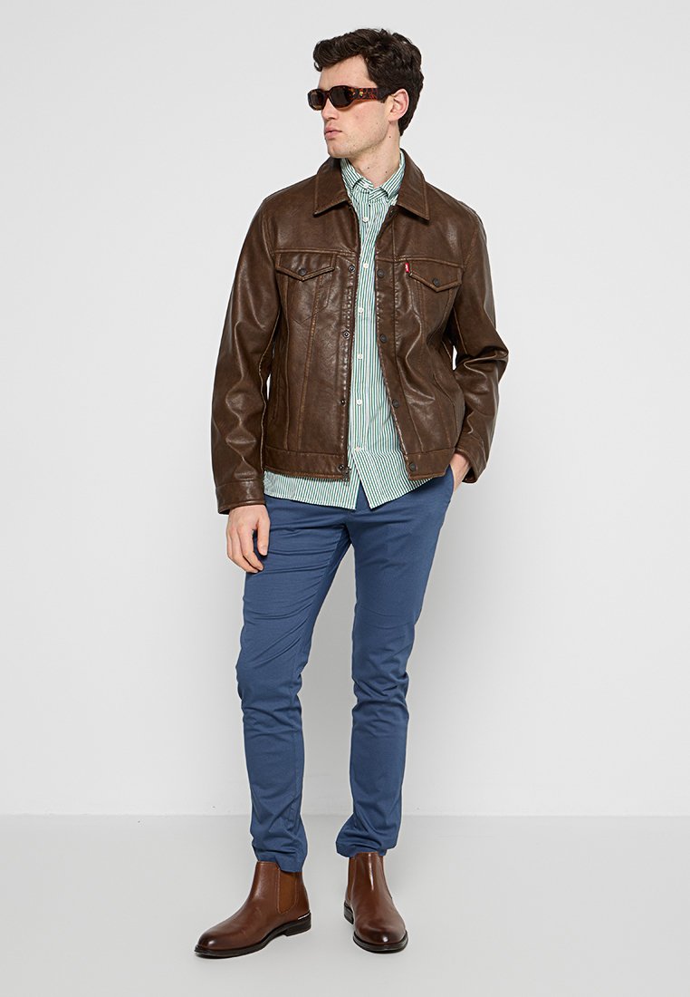 FLEX REGULAR FIT Media 2