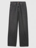 Schwarze gerade Jeans aus Denim, mit fünf Taschen, Kupfernieten und einem sauberen Saum ohne sichtbare Muster oder Abnutzung.