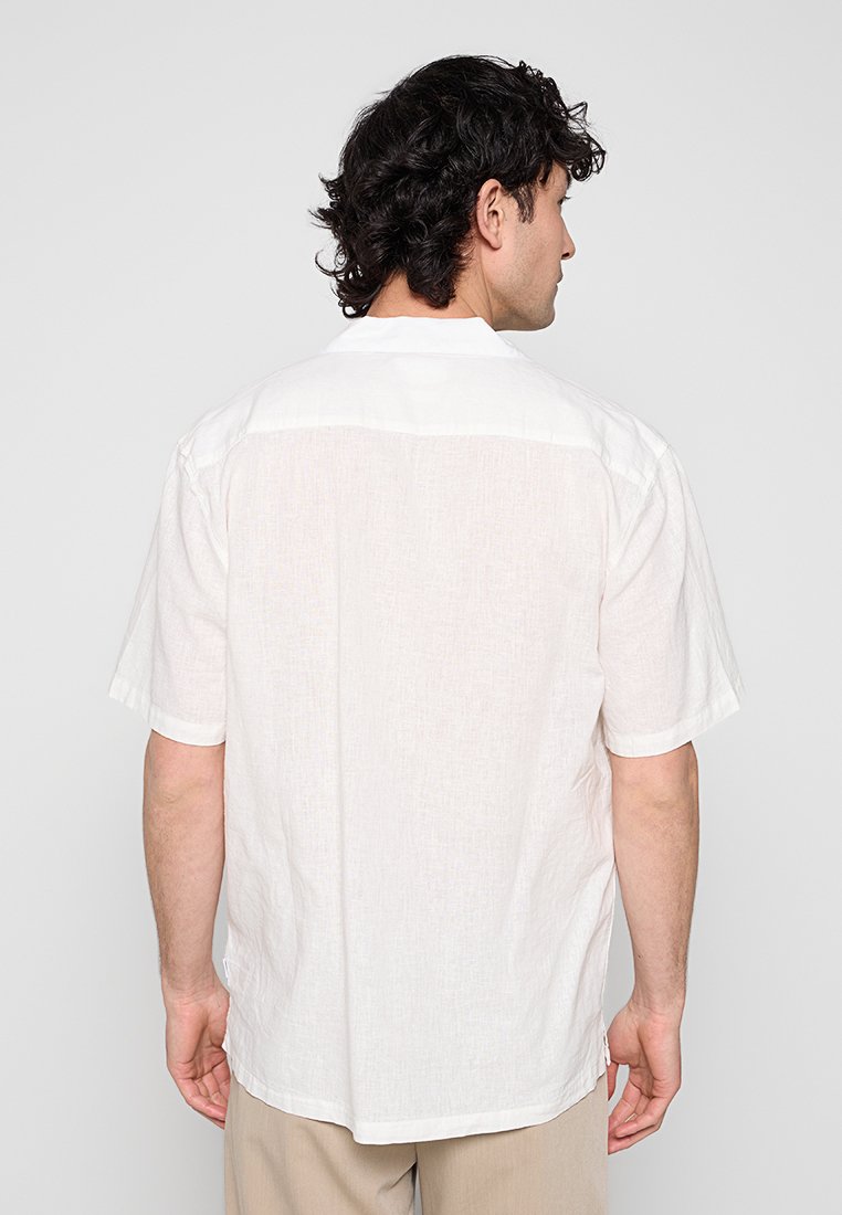LOOSE FIT Media 2