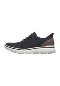 Schwarzer Mesh-Laufschuh mit einer strukturierten Oberseite, braunem Wildleder-Hinterteil, weißer Zwischensohle und einer flexiblen Gummisohle.