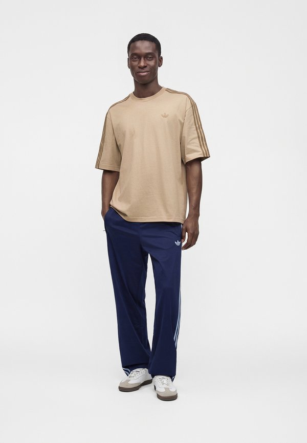 adidas Originals TEE UNISEX - Basic T-shirt - khaki three/khaki six