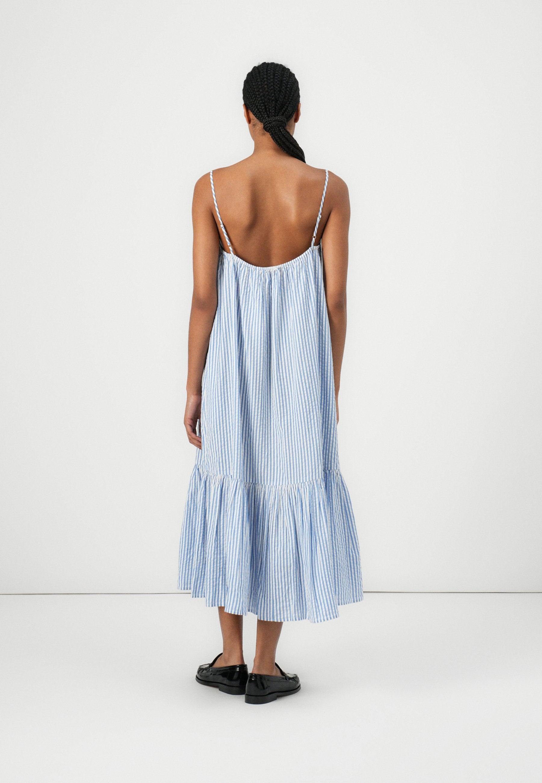 SEERSUCKER LONG STRAPPY DRESS Media 4
