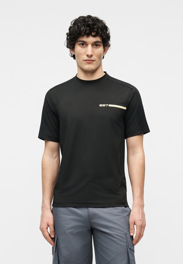 EA7 Emporio Armani TRAIN LOGO SERIES TEE