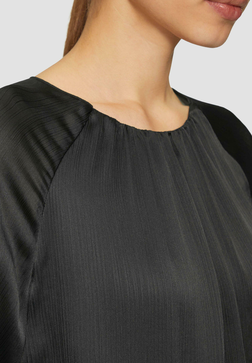 s.Oliver BLACK LABEL MIT DETAILS