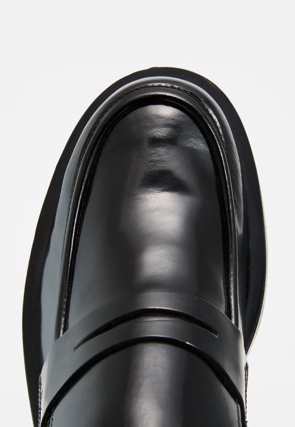 Stuart Weitzman 5050