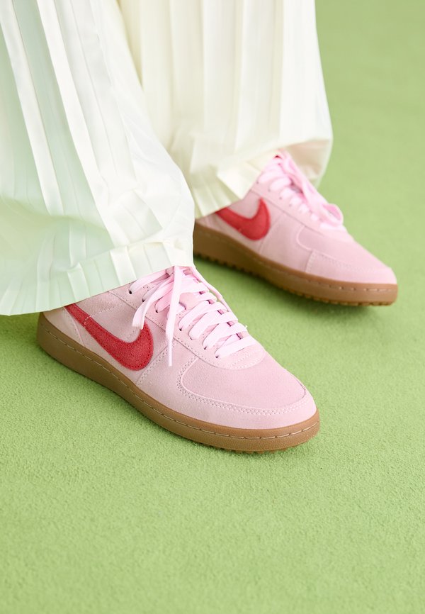 Nike Sportswear FIELD GENERAL - Trainers - pink foam/crimson/dark brown