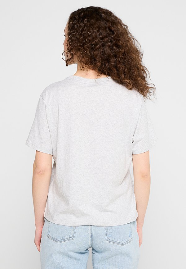 Abercrombie & Fitch RELAXED FIT