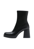Schwarze Stiefeletten mit glattem Lederfinish, abgerundeter Zehenpartie und hoher Blockabsatz. Verfügt über dezente Nähte entlang der Kanten und ein elegantes Design.