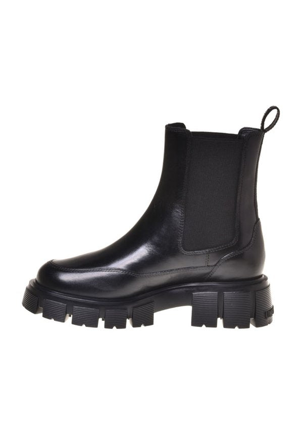 Love Moschino