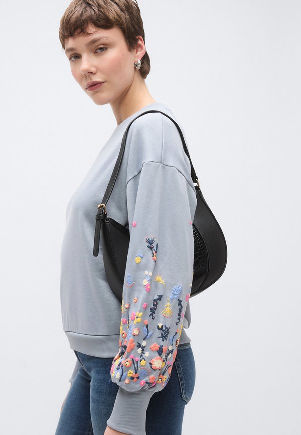ONLY Tall ONLBROOKE O NECK FLOWER