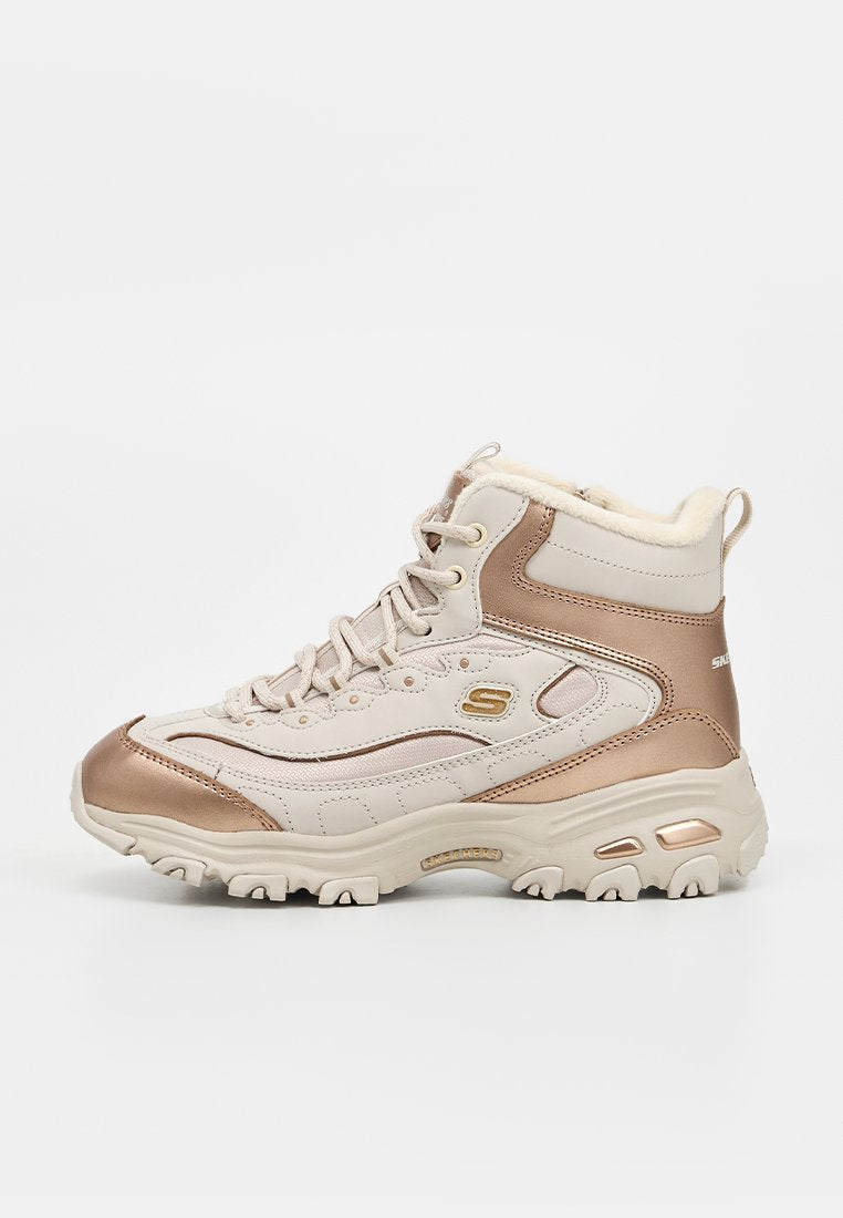 Hoher beiger und roségoldener Sneaker-Boot mit Schnürung vorne, dicker strukturierter Sohle und weichem Innenfutter.