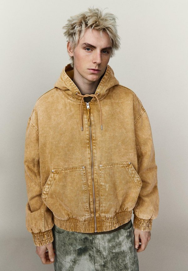 Bershka ZIP-UP  - Denim jacket - camel