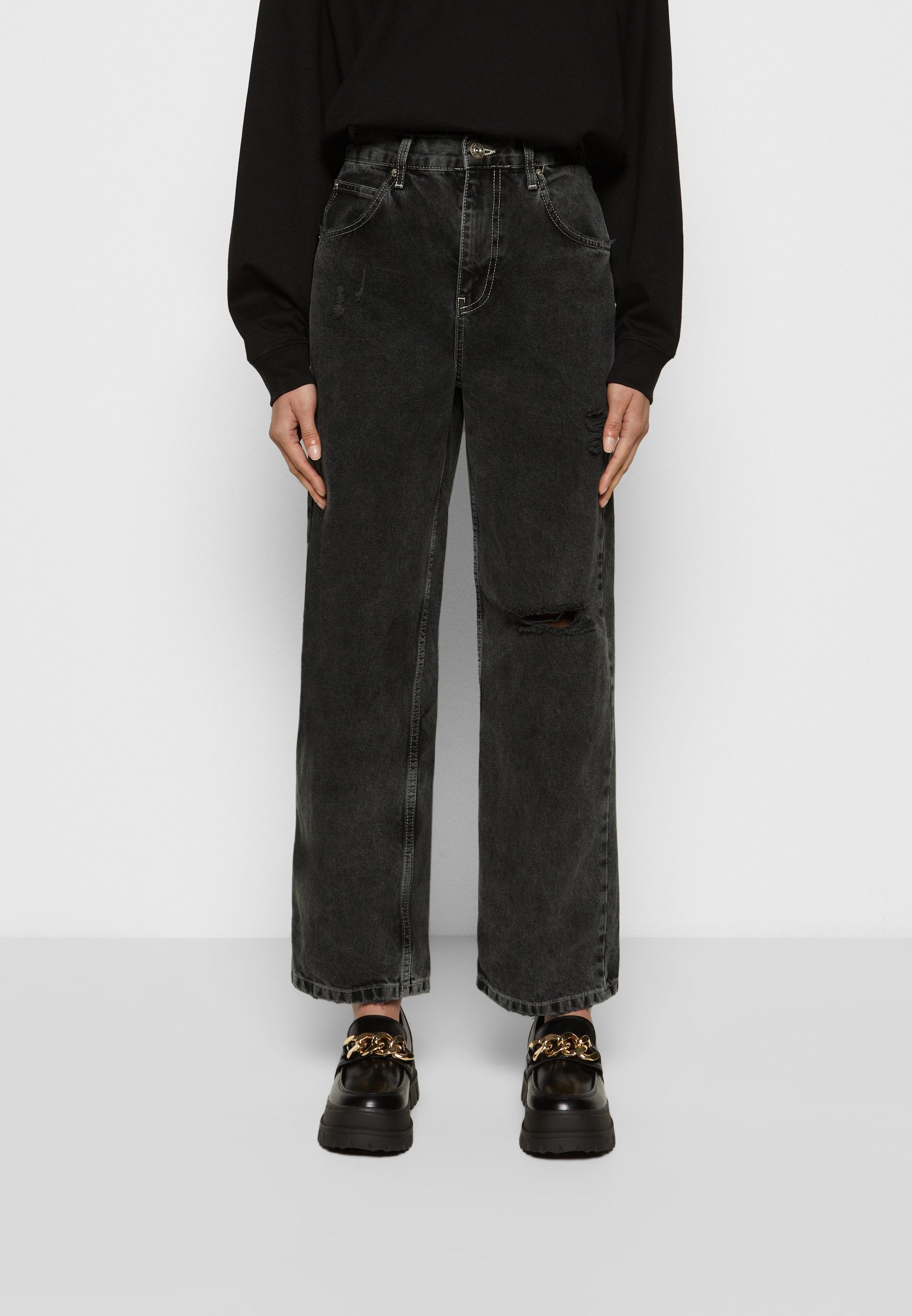 BDG Urban Outfitters WASHED RIPPED BOYFRIEND