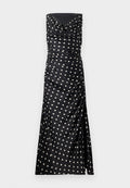 Schwarzes, trägerloses Abendkleid mit cremfarbenen Punkten, das mit drapierter Stoffqualität, Rüschendetails und einer figurbetonten, fließenden Silhouette ausgestattet ist.