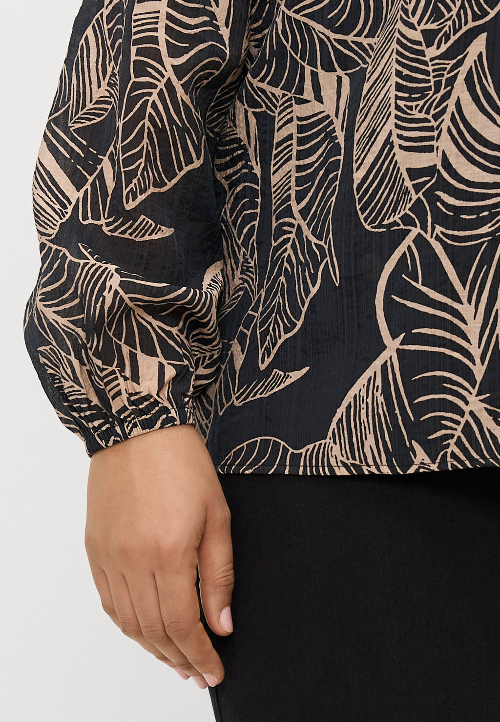 CARBETSEY FRILL Media 6
