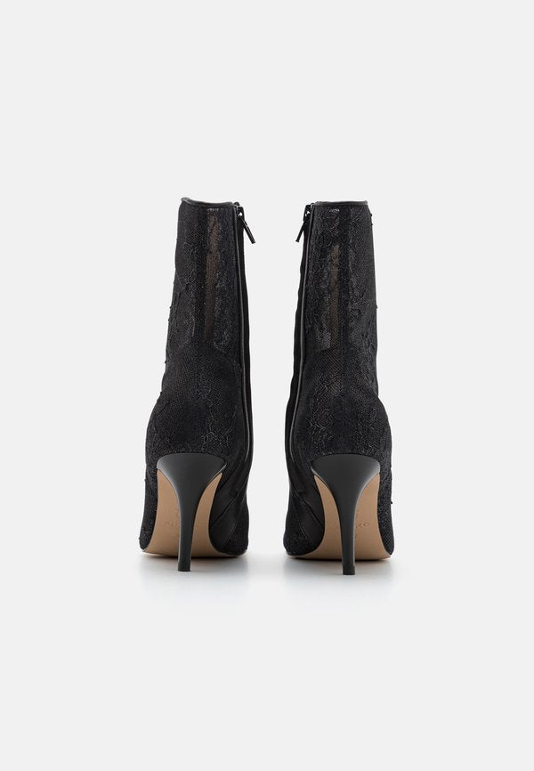 Pinko LUCY