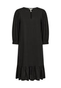 Schwarzes Leinenkleid mit rundem Ausschnitt, Schlüsselhole-Detail, Ballonärmeln und einem Rüschensaum. Lässige Passform mit strukturierter Oberfläche.