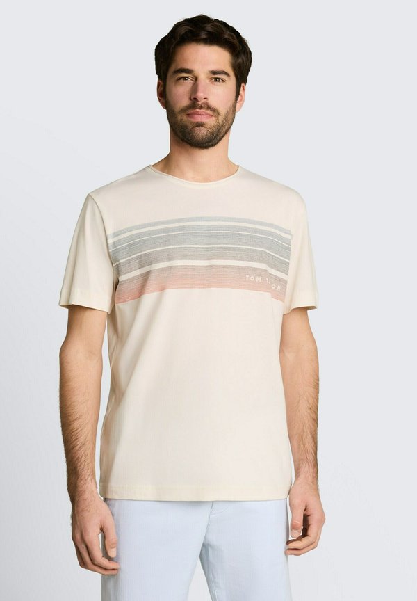 TOM TAILOR TOM TAILOR T-SHIRT T-SHIRT MIT PRINT AUF DER BRUST - Print T-shirt - gardenia white