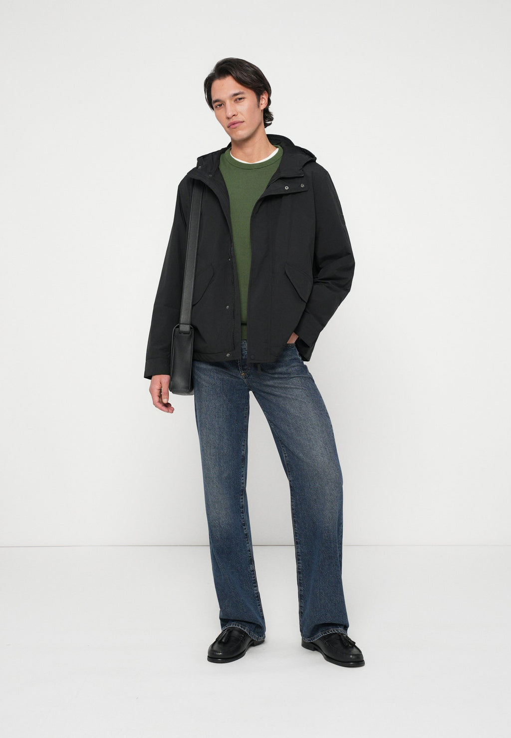 LIGHTWEIGHT PACKABLE HOODED JACKET Media 2