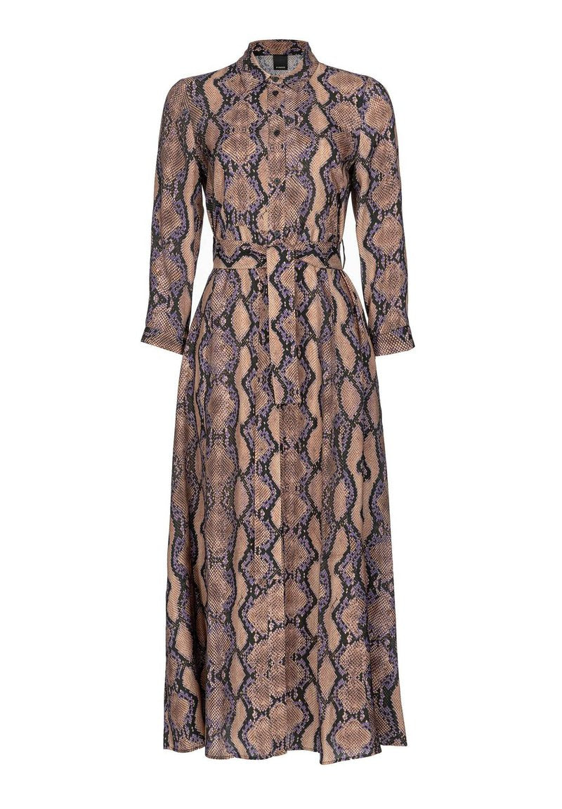 Langärmliges, knöpfbares Kleid mit Kragen und Gurt, das ein braun-lila Schlangenhautmuster aufweist.