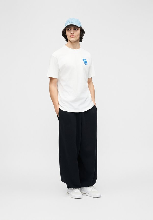 Nike SB TEE SKATE SPOTS UNISEX