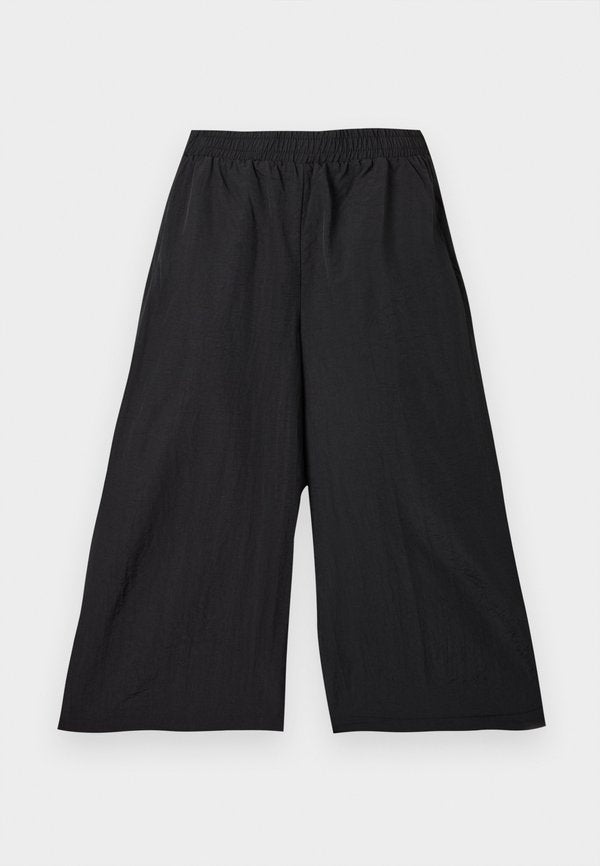 Vero Moda Petite VMTORI WIDE CULOTTE PANT - Trousers - black