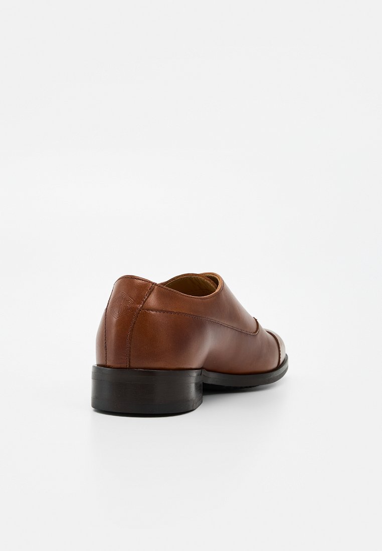 Kurt Geiger London HUNTER