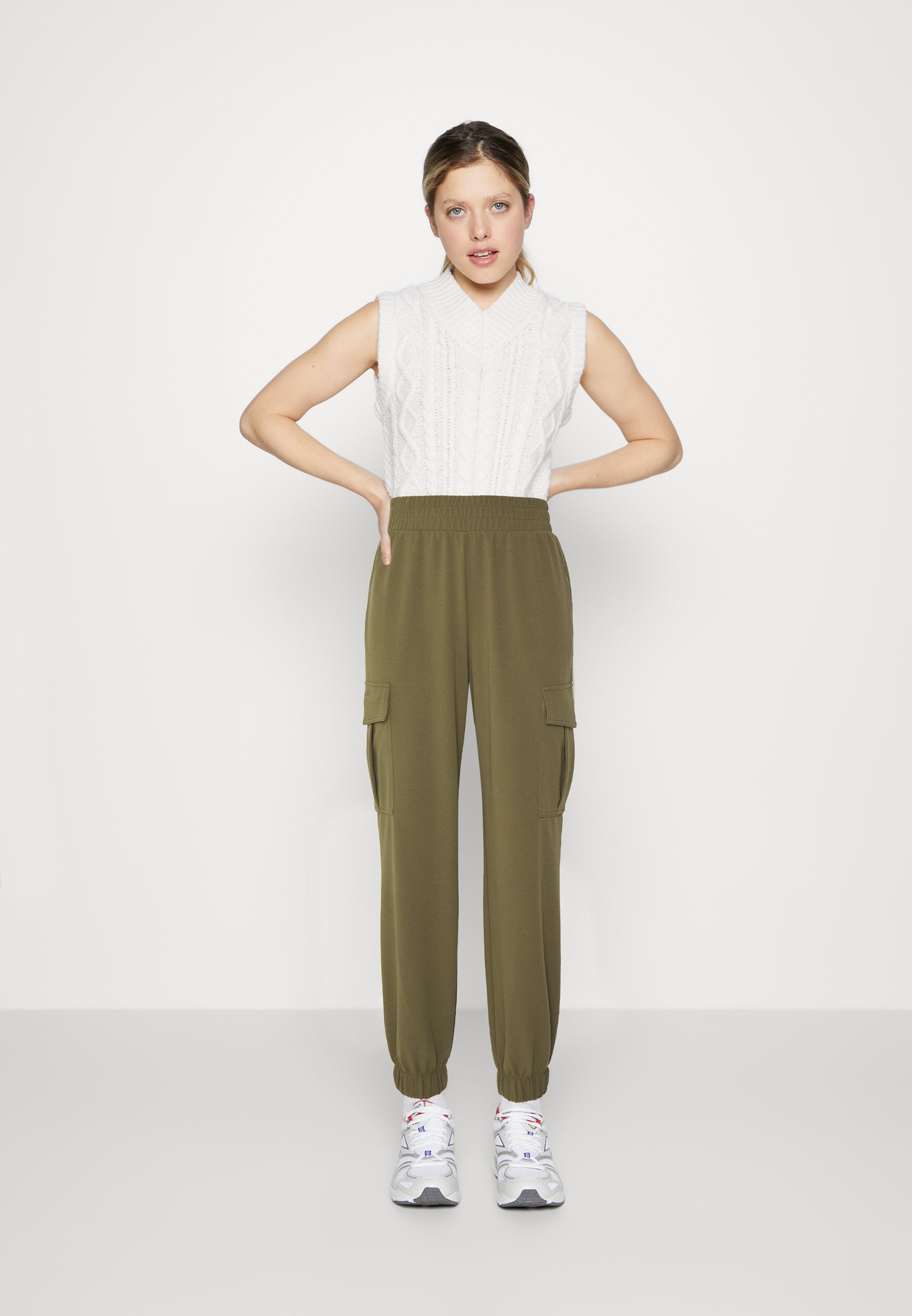 ONLOLA PANT Media 2