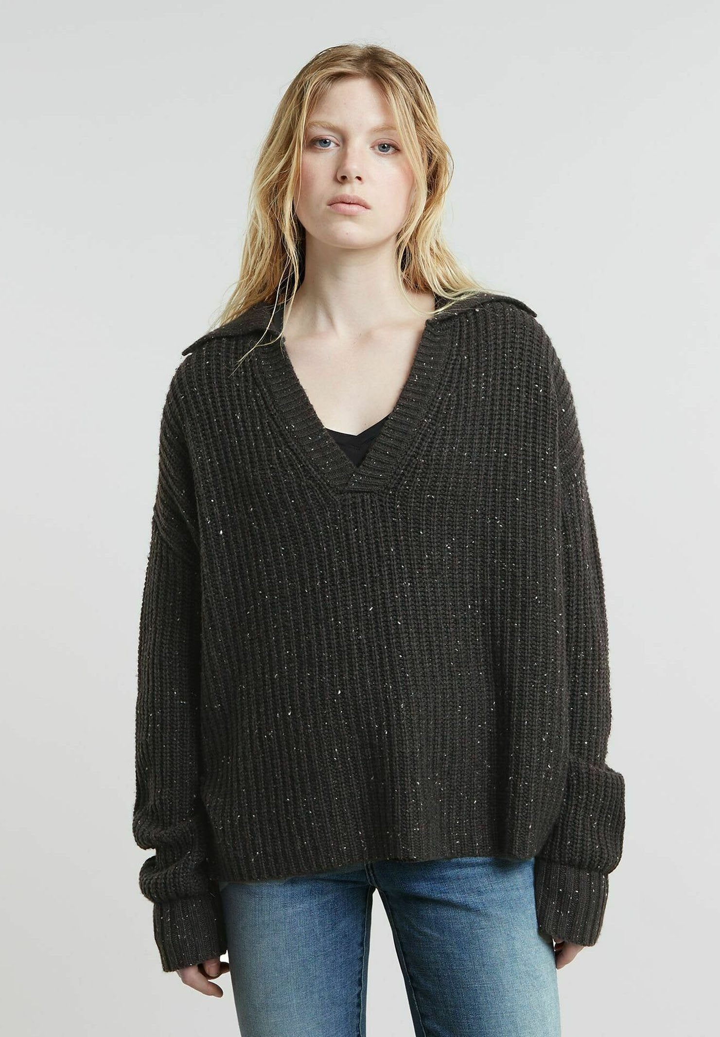 HEAVY KNITTED LOOSE POLO Media 3