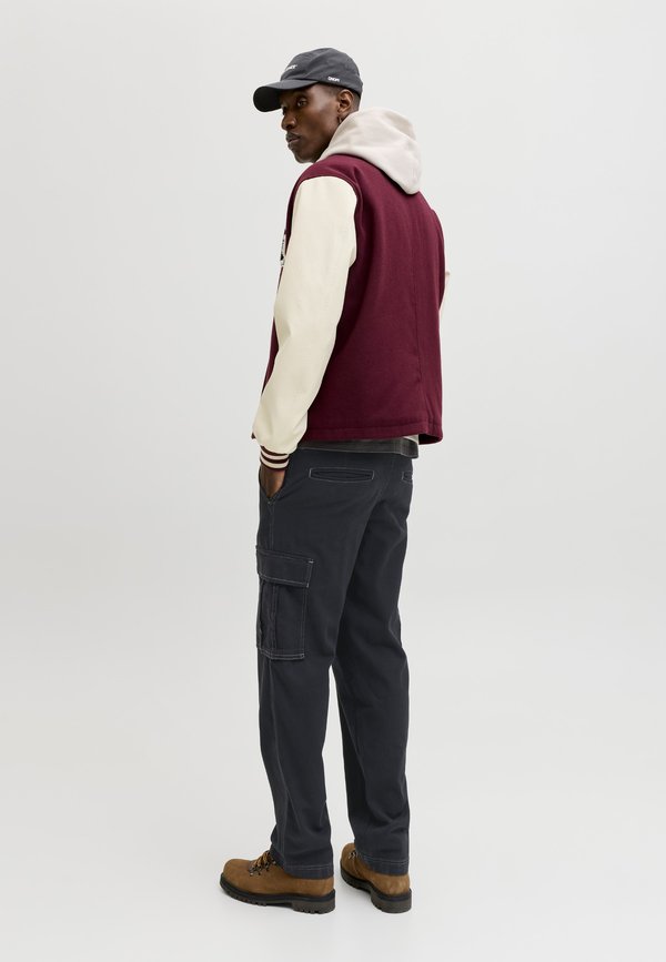 Jack & Jones STKARL CONTRAST STITCH