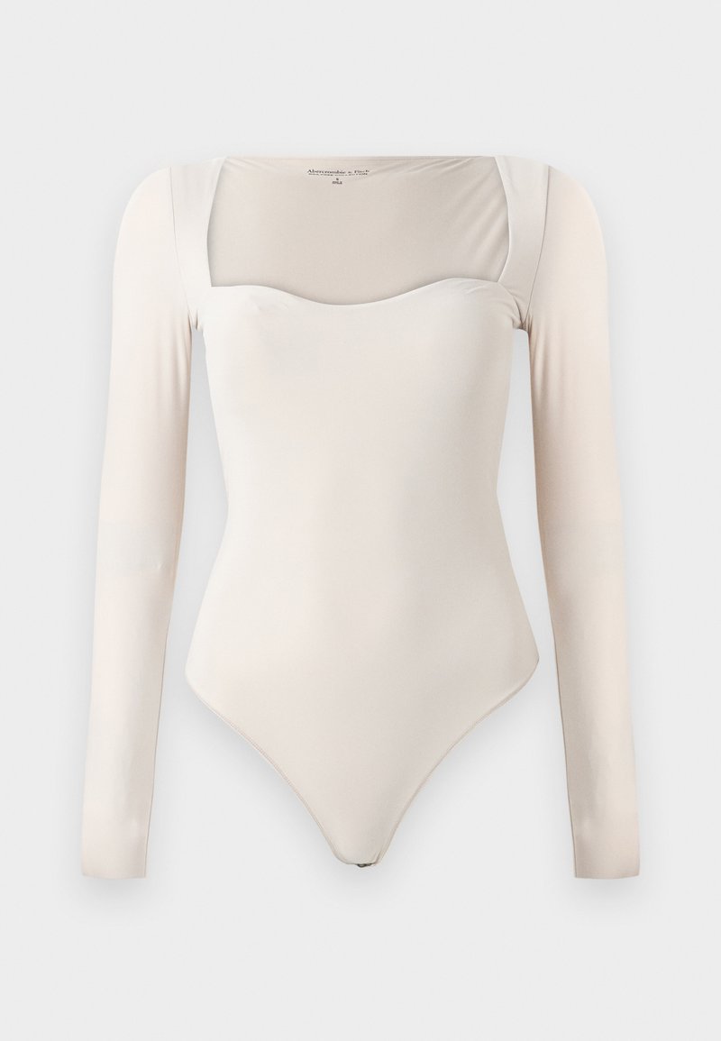 Langärmliger beiger Bodysuit mit quadratischem Ausschnitt und figurbetonter Silhouette, vor einem schlichten Hintergrund präsentiert.