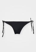 Schwarze Bikinihose mit schlichtem Design, ausgestattet mit seitlichen Bindebändern und Branding. Hergestellt aus glattem Stoff, bietet einen minimalistischen Look.