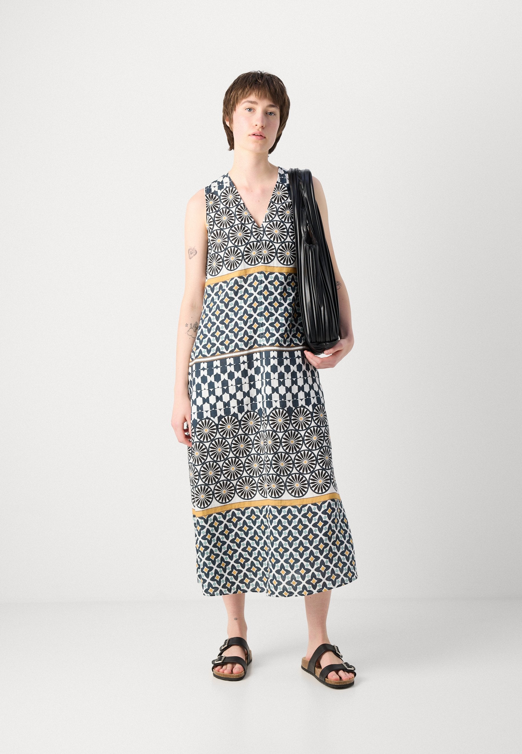 Marc O'Polo DRESS SLEEVELESS V NECK FIT AND FLARE SHAPE CUTLINES PRINTED