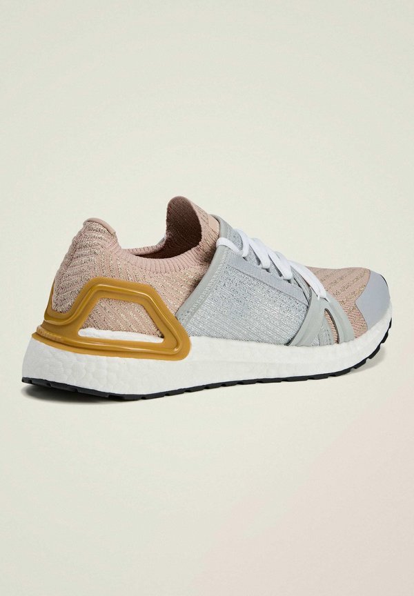 adidas by Stella McCartney ADIDAS BY STELLA MCCARTNEY ULTRABOOST DNA