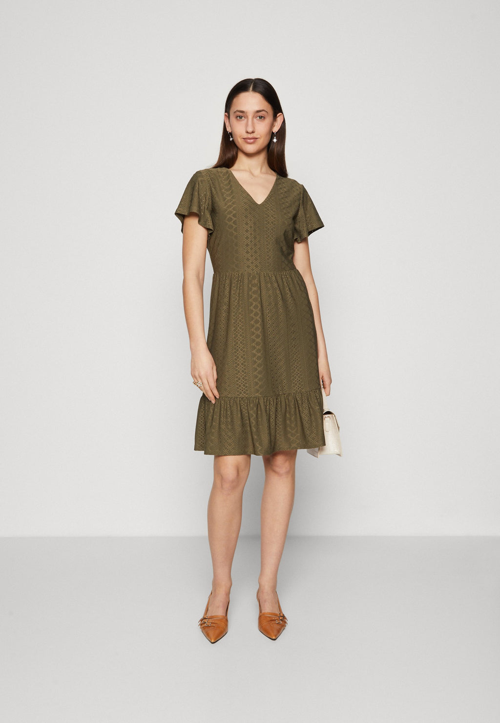 ONLSANDRA V NECK DRESS Media 2