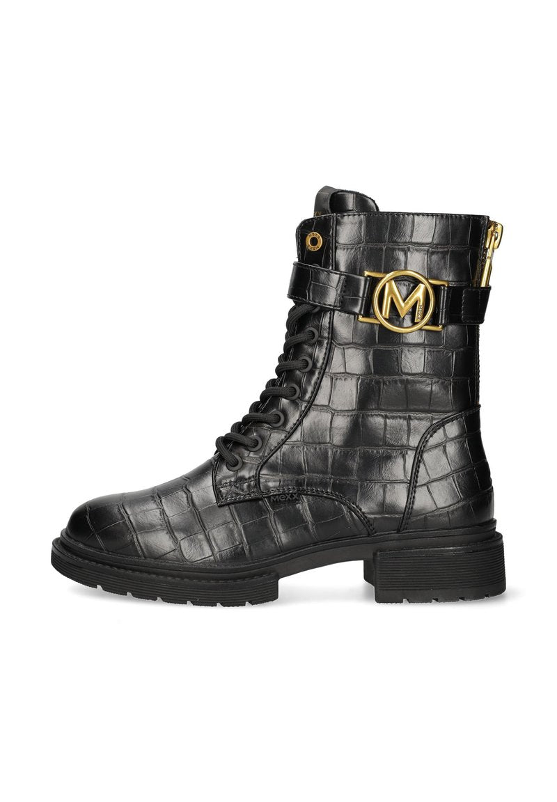 Schwarze Leder-Stiefeletten mit Krokodilstruktur, goldfarbener Hardware, Schnürung vorne und seitlichem Reißverschluss. Mit einem dekorativen Riemen und Logo-Detail.