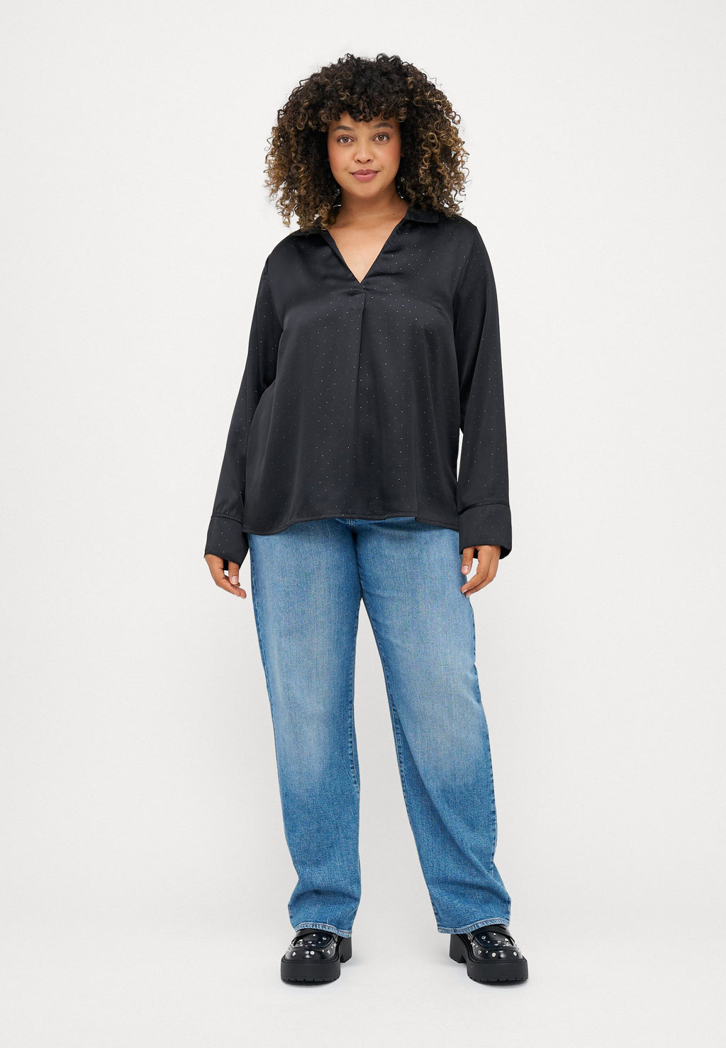 CARLUAR V NECK Media 2