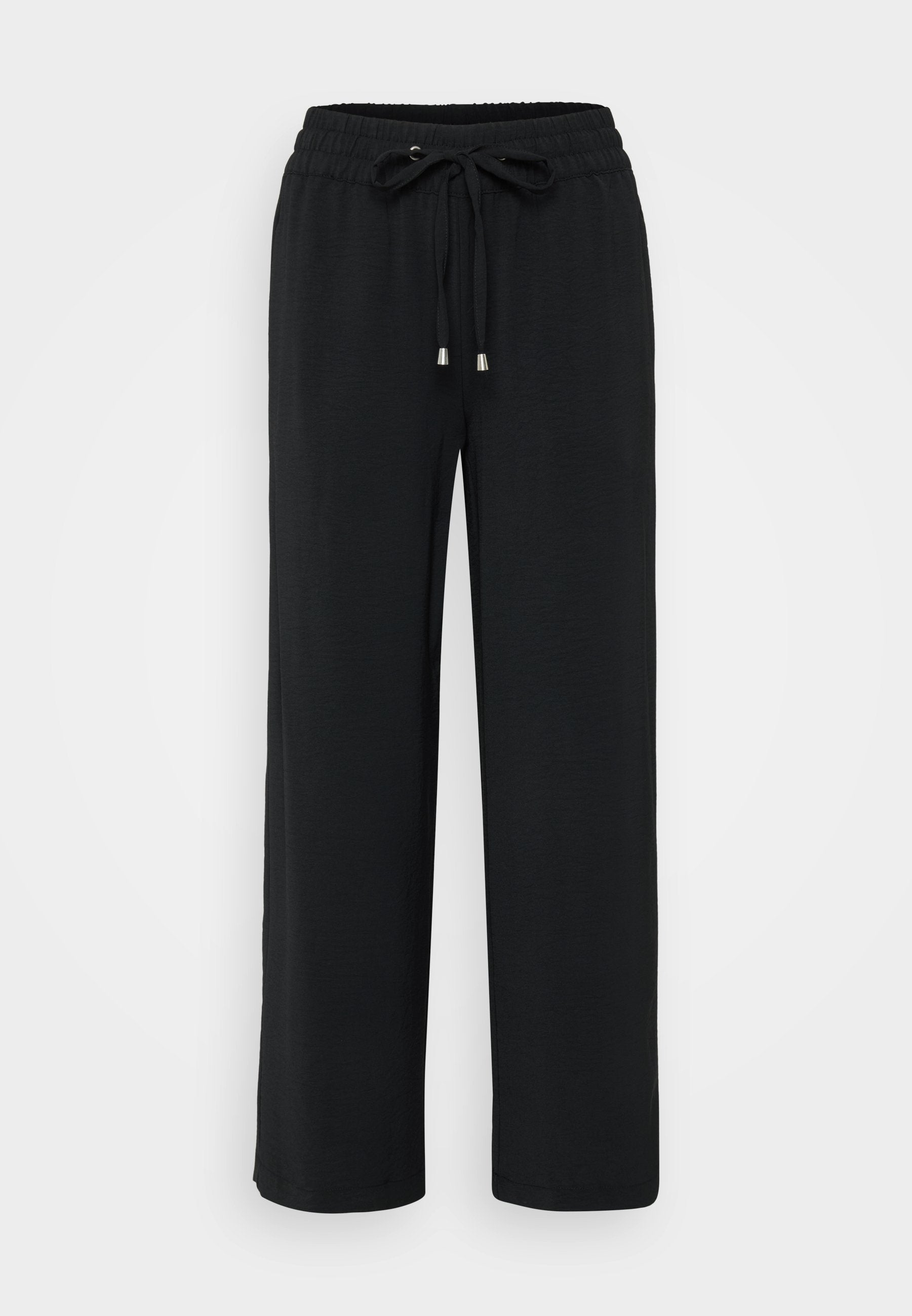 Schwarze, weit geschnittene Hose aus einem weichen Stoff. Verfügt über einen elastischen Bund mit einem Kordelzug und metallischen Enden. Glatte Textur, keine Muster.