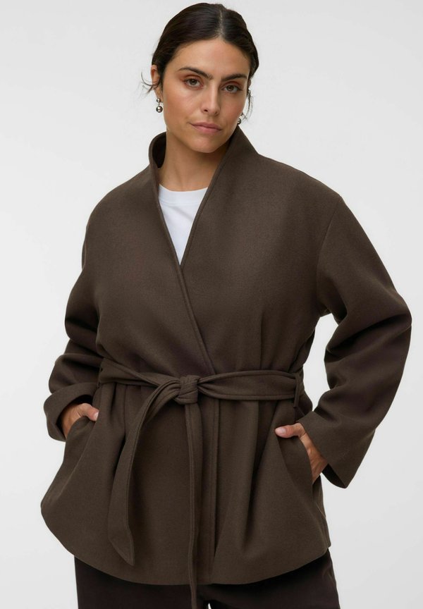 Vero Moda Curve JACKET VMCBABETTENORA JACKET - Summer jacket - delicioso