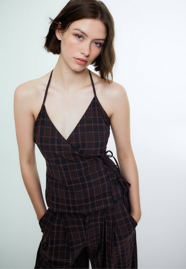 Bershka CHECK HALTER CROSSOVER TOP - Blouse - royal blue