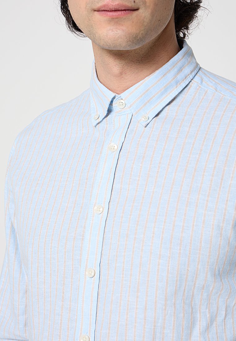 REGULAR FIT Media 3