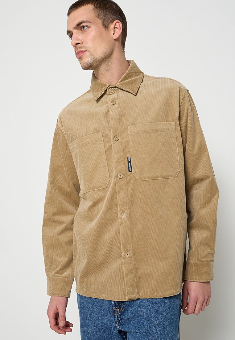 REGULAR FIT  Media 4